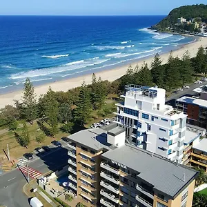 wyuna-beachfront-holiday-apartments.queenslandhotels.net/